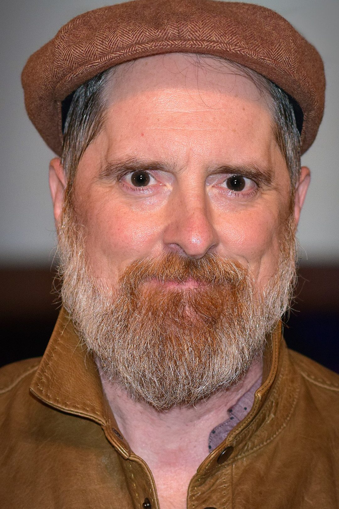 Hombre afroamericano con expresión de asombro. Video stock 1223617836